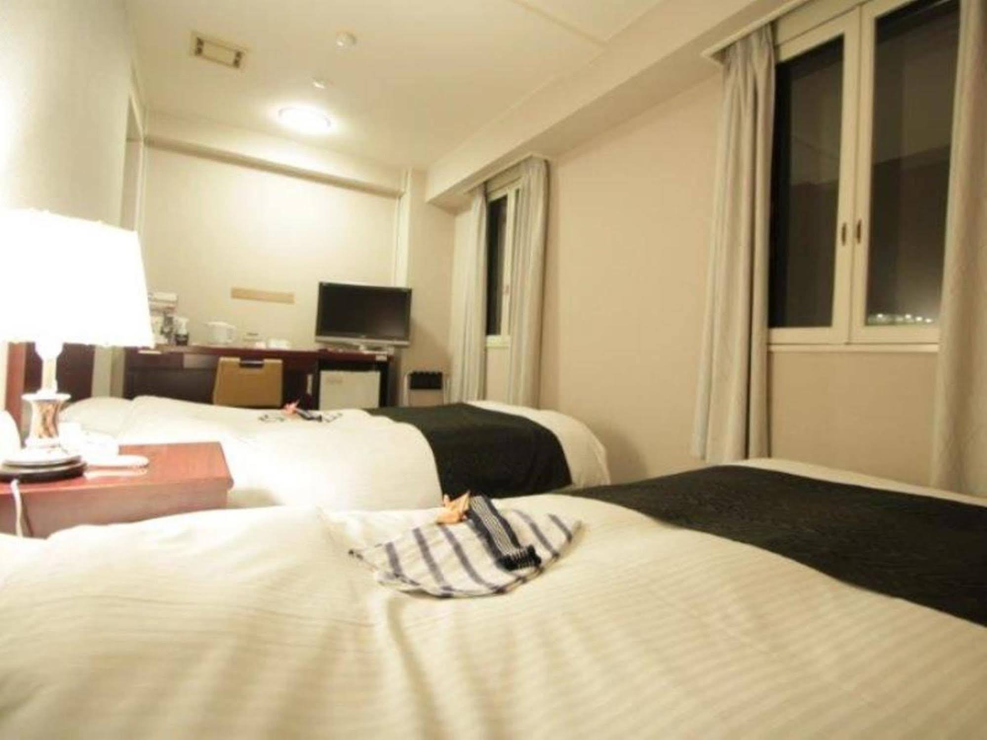 Apa Hotel Tsubamesanjo Ekimae Exteriör bild